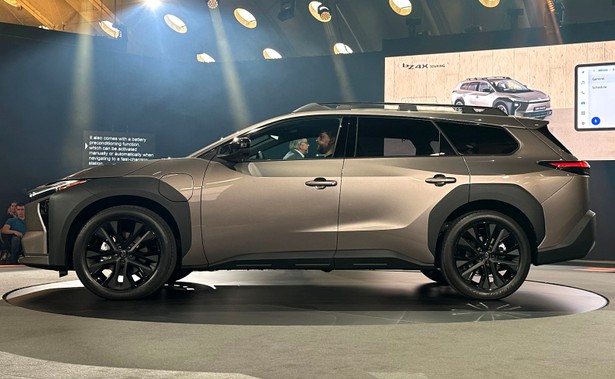 Toyota bZ4X Touring wjeżdża na rynek i zastąpi hybrydowy model Highlander