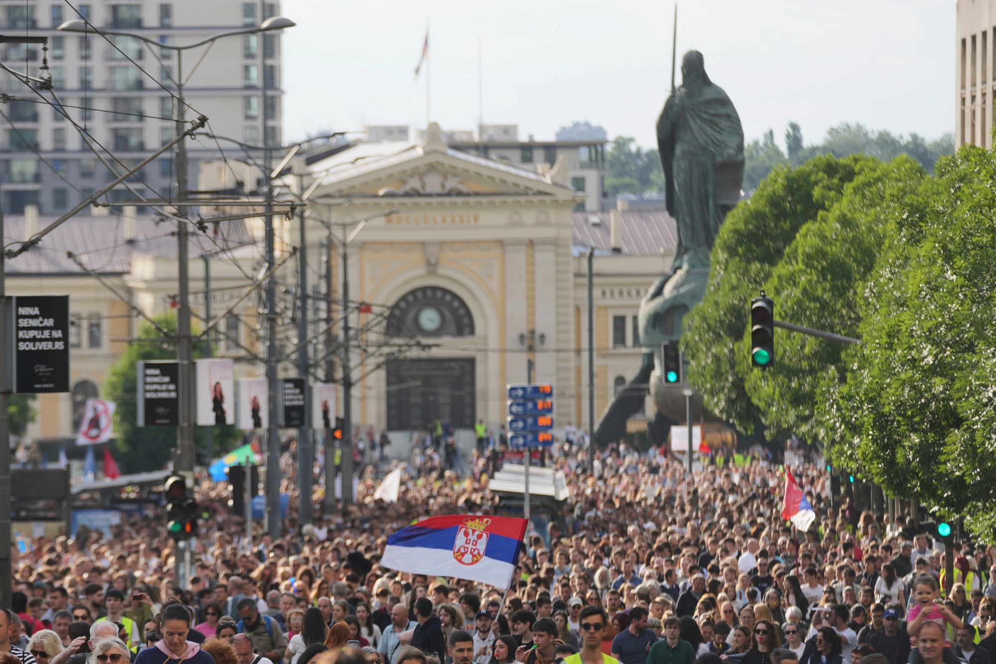 Tisíce študentov a ich sympatizantov protestovalo v Belehrade.