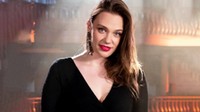 Sóvári-Fehér Anna, a Pokoli rokonok színésznője: „Elfogadom magam a hibáimmal együtt, és ettől minden a helyére kerül”
