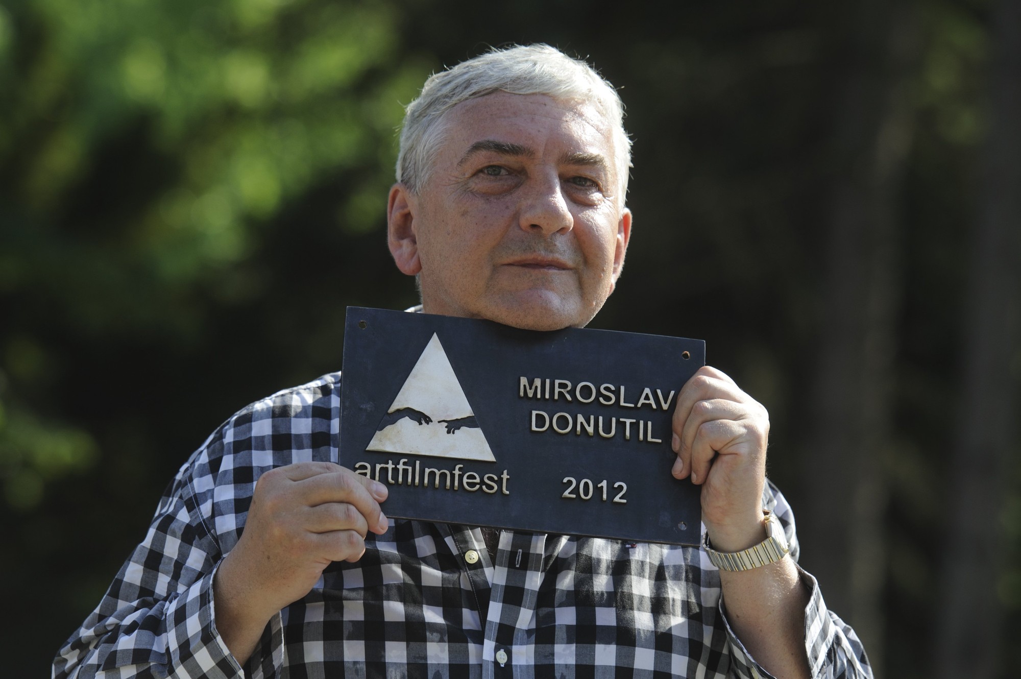 Český herec Miroslav Donutil si v roku 2012 prevzal v v Trenčianskych Tepliciach ocenenie Hercova misia a mosadznú tabuľku so svojím menom pripevnil vo festivalovom parku.
