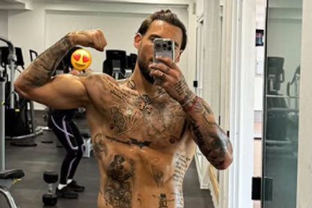 (FOTO) NEMANJA GUDELJ SKINUO MAJICU I SPUSTIO ŠORTS Cecinog zeta ovakvog niste videli! Preznojio se, pa pokazao mišićavo telo