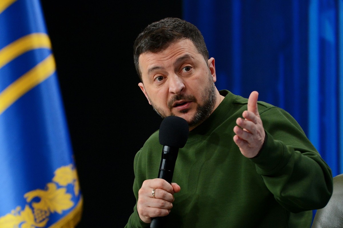Wołodymyr Zełenski od wybuchu wojny w Ukrainie najczęściej ubiera się w bluzy lub swetry