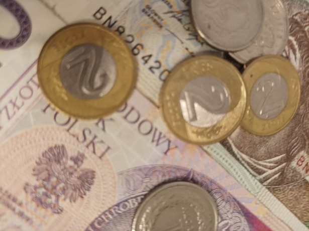 Wyższe emerytury już teraz, decyzje na piśmie z ZUS dopiero pod koniec kwietnia